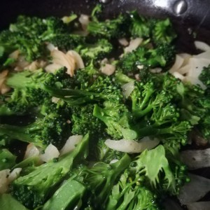 broccolischeutjes hop de wok in